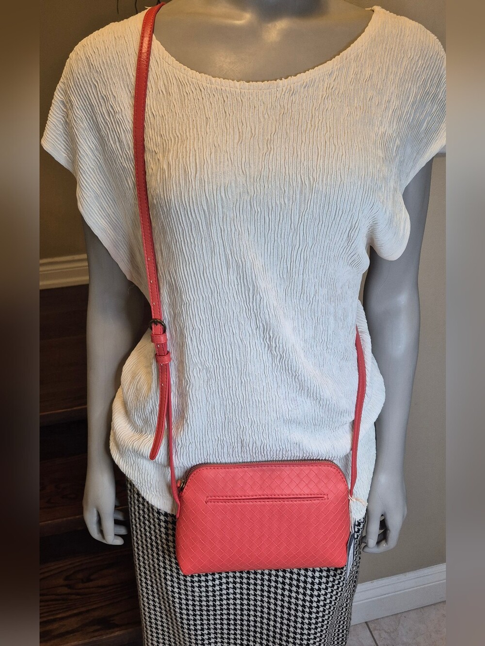 Universal Thread crossbody red purse - Picture 1 of 10